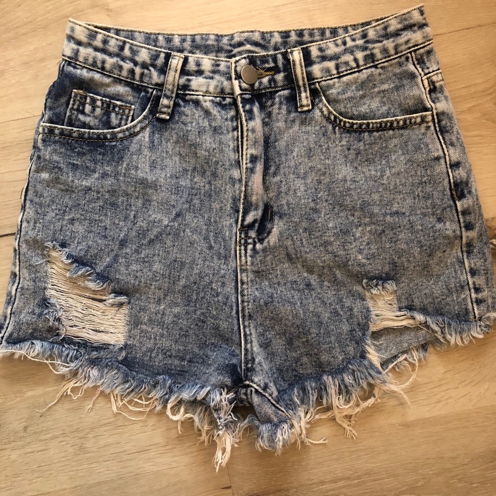 Super cute ripped denim shorts